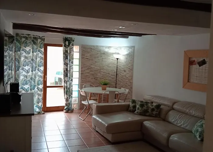 Familiar Casa En Letux